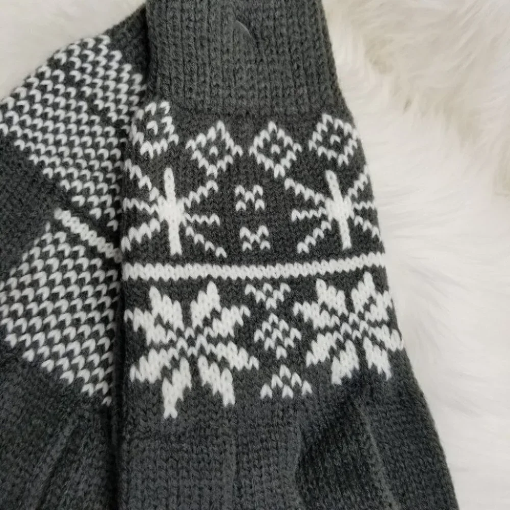 Gray gloves